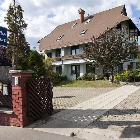 Dominika Apartman Hotel Budapest Exteriör bild