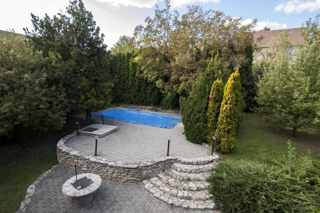 Dominika Apartman Hotel Budapest Exteriör bild